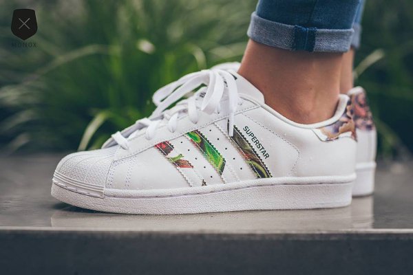 adidas superstar imprimé fleuri